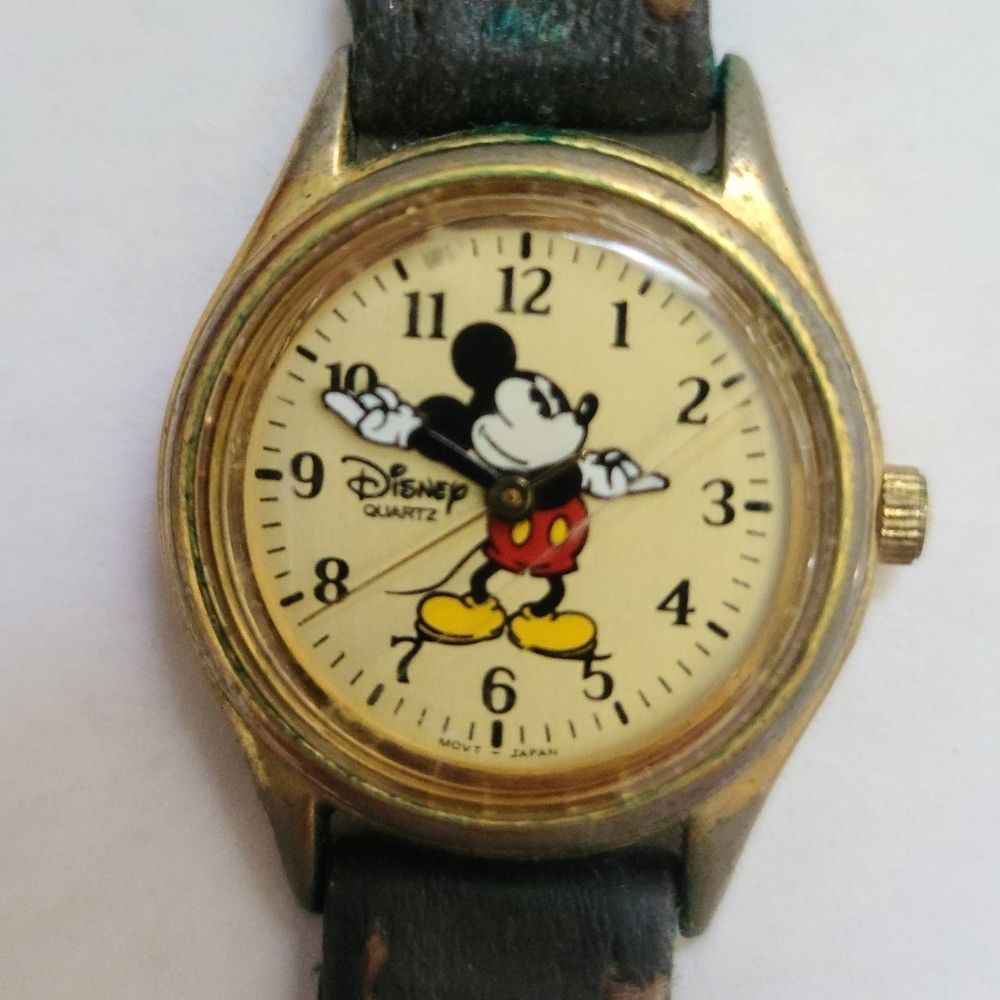 VINTAGE.   DISNEY VINTAGE WATCH - Picture 2 of 9